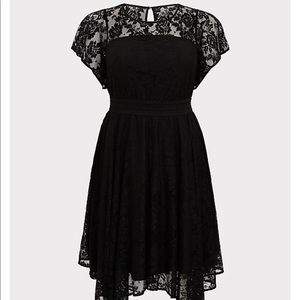 Torrid BLACK LACE FLUTTER SLEEVE HANDKERCHIEF MIDI DRESS